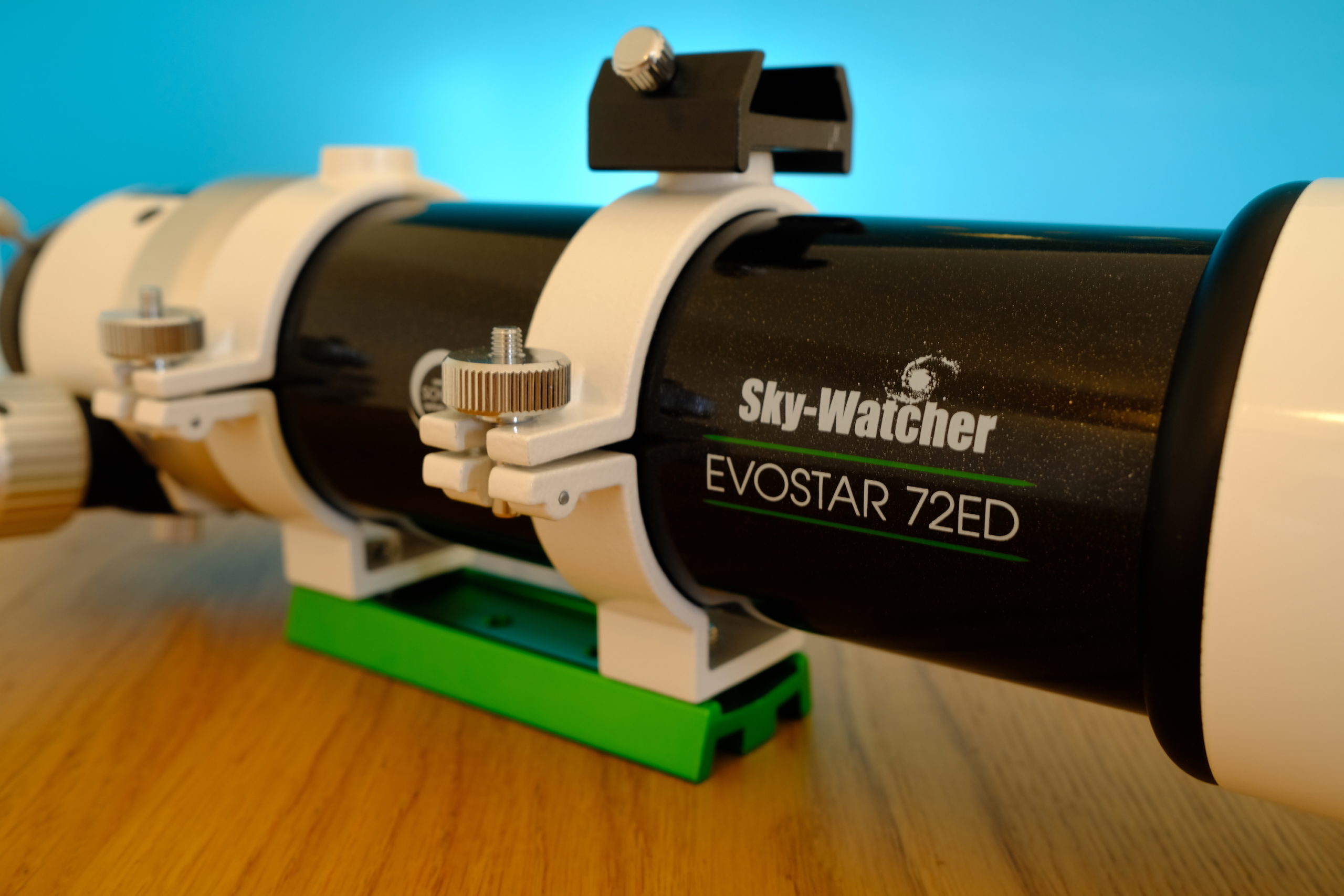 SkyWatcher Evostar 72ED dovetail bar and support rings