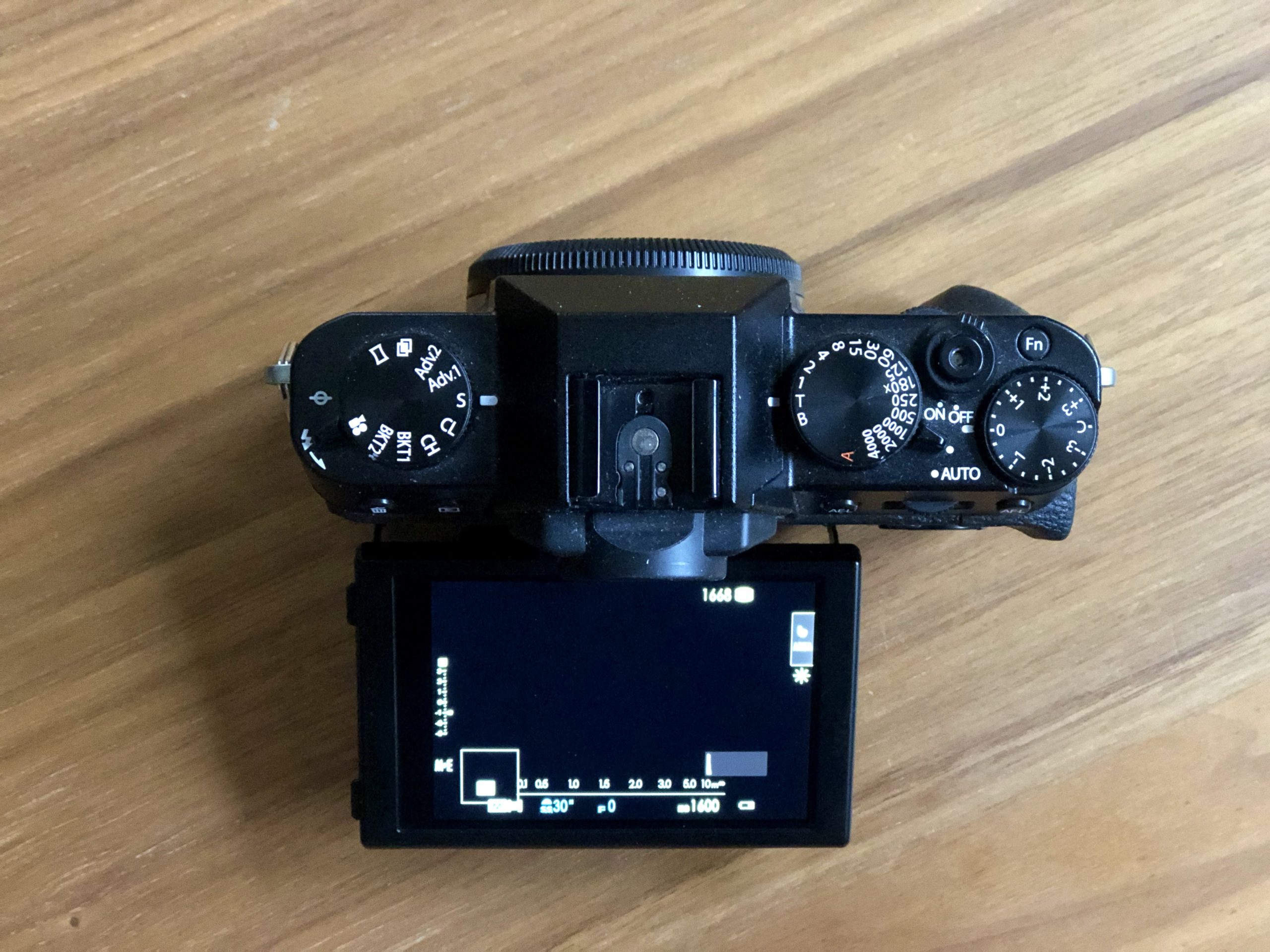 Fuji X-T20 ease of operating thanks to physical buttons and knobs